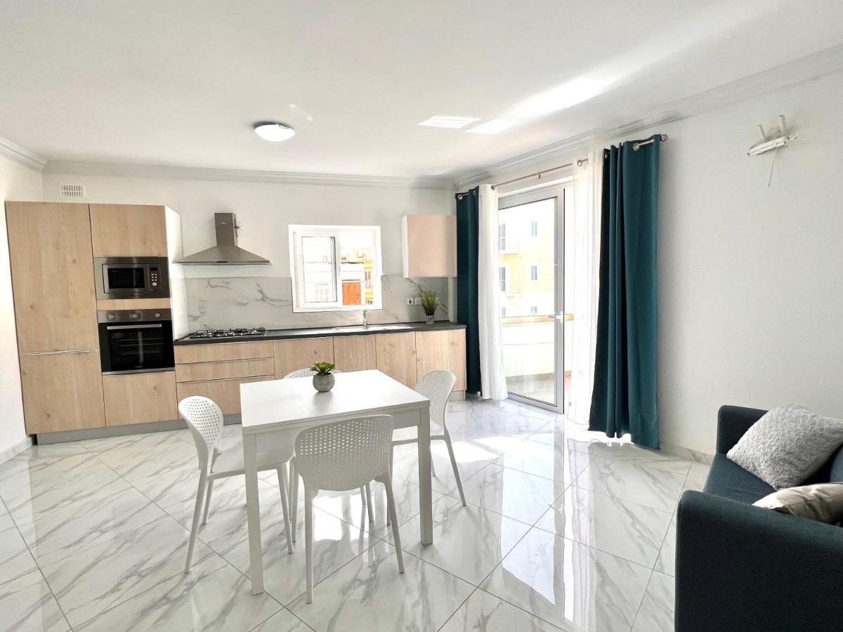Condo With Patio Overlooking Piazza Gzira Exterior photo